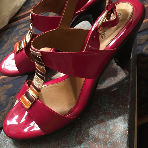 Euro Sofft Berry Patent Leather Sandals - Picture 3 of 8